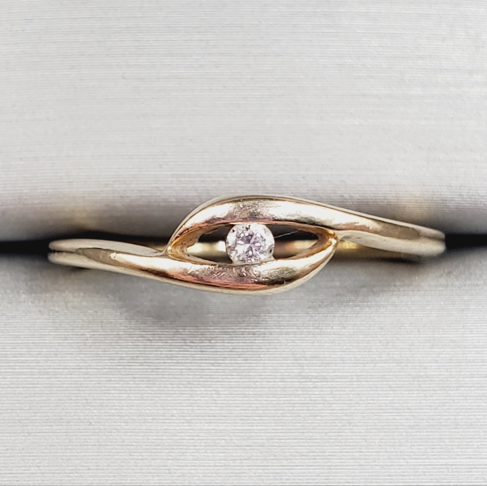 10k Solid Yellow Gold Genuine Round Diamond Ring